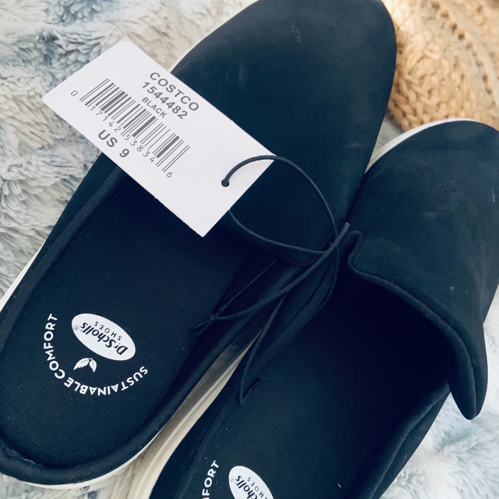 Woman’s black backless tennis shoe .